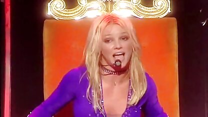 Medelijden in een kooi gedwongen om buiten sex film de vagina van de zwarte minnares te likken