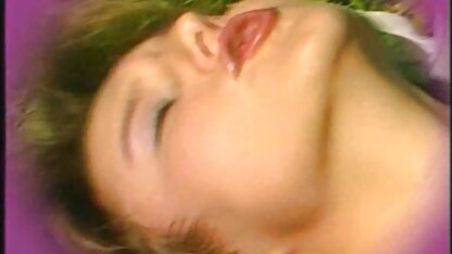 Gespierde meid neukte busty brunette pornofilms gratis kijken anus en vagina met een seksmachine en neukte haar klieren