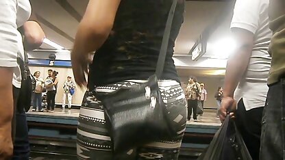 Wiebel de luxe booty een magere vrouw die op straat gratis amateur seksfilms loopt