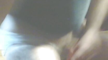 Tyra een sex film tiener 18 - jarige die 1 persoon pijpt.
