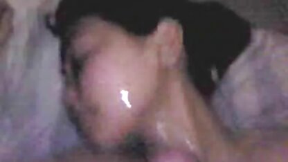 Harige man die liegt op professionele handjob. gratis oma sex film
