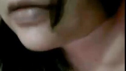 Anita kleed zich langzaam uit voor de camera. nieuwe sexfilm
