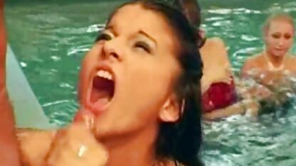 Chick zuigt lul zuigende hete sex films getatoeëerde mannen