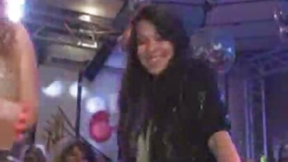 Volwassen hoer komt naar een feestje met een gratis sexfilmen baby