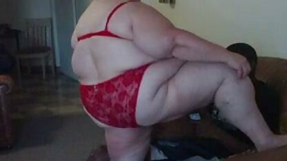 Twee meiden verlaten het feest voor een triootje. sex films aftrekken