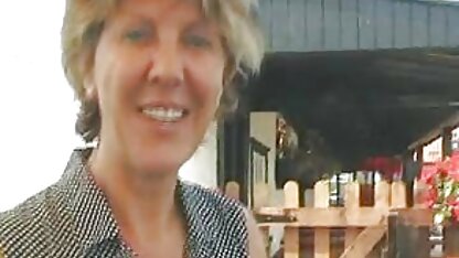 Geile masseur namens een klant die een gratis oma sexfilms harige vagina likt.