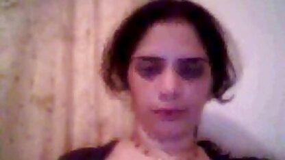 Na sexfilms gratis kijken wat onderlinge liefkozingen, hebben de meisjes seks in een pose 69