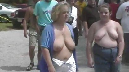 Lieve Elizabeth vingert haar vagina seksfilms gratis met een vibrator.