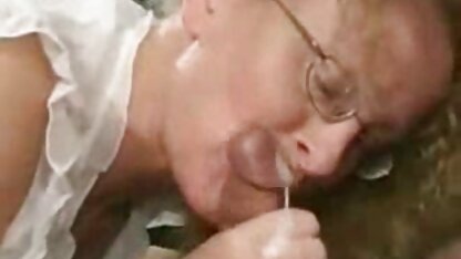 Angela steekt dunne handen in de strakke vagina van haar gratis sexfilms kijken vriendin.