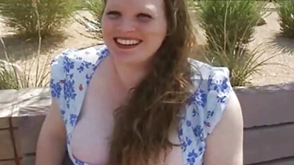 Sandra zat vol lust en pijpte een tiener sex films vreemde.