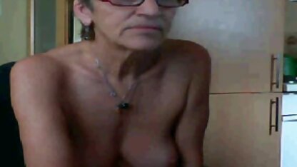 Mooie brunette zuigt ijverig grote gratis pornofilms kijken dikke lul.