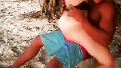 Massage verandert in een triootje met sex film kijken de kleine borst vrouw
