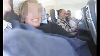 Volwassen hoer nieuwe sex film Sarah met grote tieten wordt met de auto geneukt.