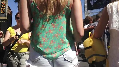Een ervaren vrouw die een jonge vrouw laat zien hoe gratis sexfilms kijken ze goed seks moet hebben