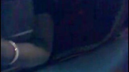 Volwassen meisjes veroverden de man en experimenteren nu met BDSM haar. vieze sex films