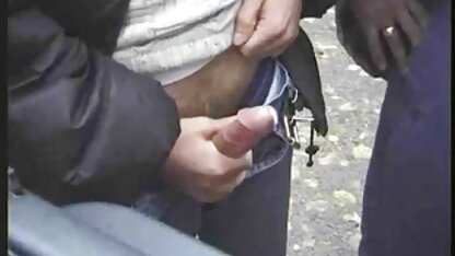 Lily is een 18-jarige sprong op de gratis porno online kijken fallus.