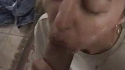 Lieve roodharige Masturbatie zachte Korn in de sex film aftrekken keuken