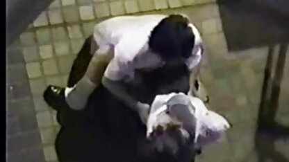 Groepseks sexfilm kijken anale seks met drie knopen