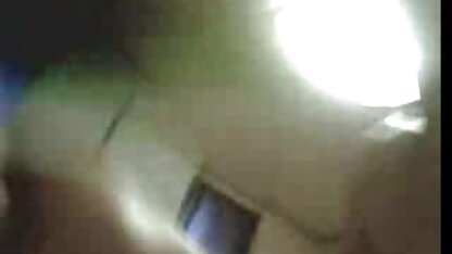 Dude blow brunette in het gat achter de nieuwste seksfilm strict