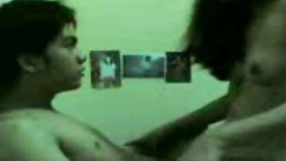 Blond met zuigende Grote borsten op het 123 gratis sexfilms strand
