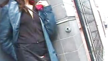 Jonge man met een gratis sex films kijken grote fallus die milf neukt in mond en vagina