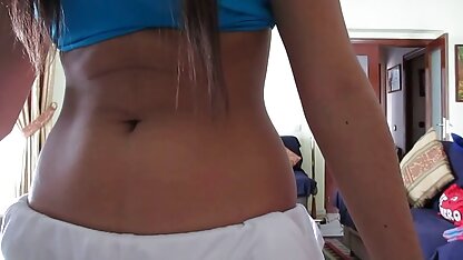 Chicken-chicken on sexfilmpje sandy beach kiss and undress