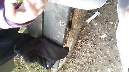 Lesbische streelt gat en sexfilm kijken speelgoedkont