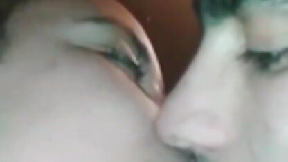 Sexy meisjes die een jongen strelen, zuigen en hem alle gaten geven youtube seksfilms
