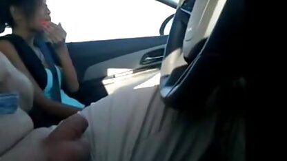 Man in de buurt van de zee om zijn vriend te neuken met een kip en het nieuwe sexfilm allemaal achter gesloten deuren te nemen
