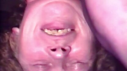 Hij domineerde ruwweg door mager en nieuwe sex film prikte in haar mond.
