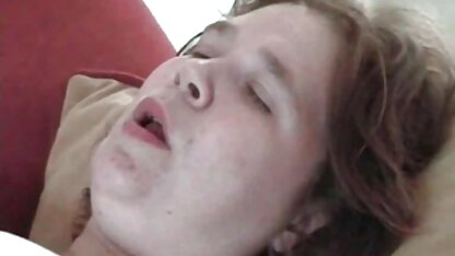 De man pornofilm kijken gratis trok stilletjes zijn elastische kont chick berjins af.
