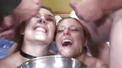 Het gratis nl sex films meisje trok haar slipje uit en liet zien dat haar poesje te groot werd.