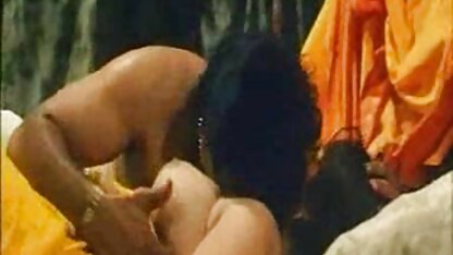 Een vreemde biedt meisjes seks aan en gratis nederlandstalige sexfilms ze keurt het geld goed.