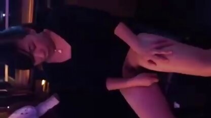 Monica laat haar poesje van dichtbij gratis sex films oma zien en pijpt een lul.