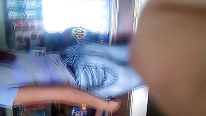 Brunette Monroe roept een man op om seks te hollandse sexfilms hebben.
