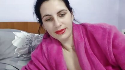 Zinaida neukt haar gratis sexfilms 123 stempel met een vibrator in Runet Chat.