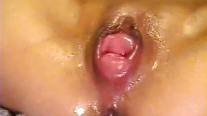Busty MILF zelf-tevreden in sexy grats sexfilms kousen