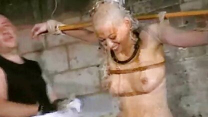 Magere Japanse meid gratis amateur seksfilms rijdende man penis om haar te neuken